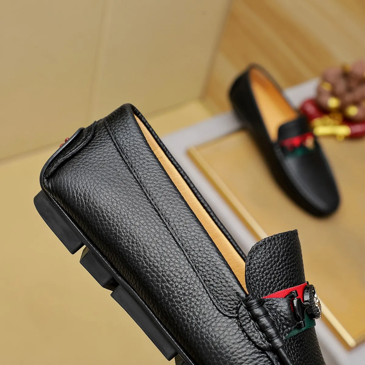 Men's shoes 💰360💰💰GUCCI Gucci official website synchronizes the latest model 🛃The upper is made of imported cowhide, 🐷leather lining, rubber outsole, 🎩🎩top-notch handcrafted workmanship with fine stitches and threads🔍definitely satisfy those perfectionist men who pursue high luxury quality 👏 Colors available! Code number 38-45 Large quantity in stock